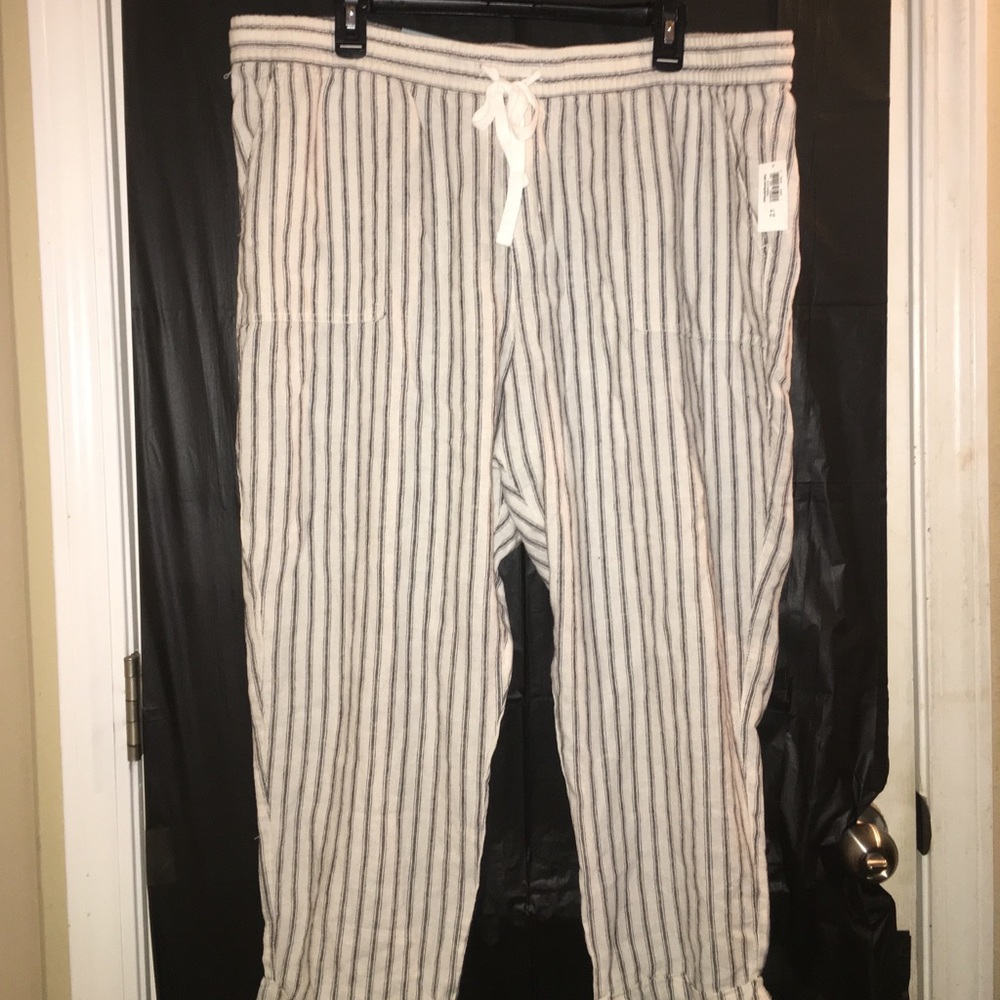 Striped Capri pants 🌊 *super soft*
